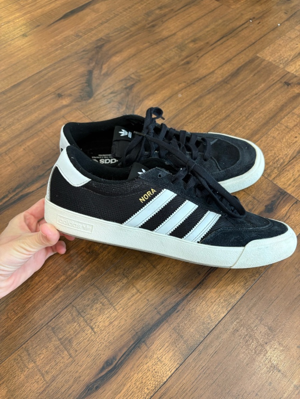 Adidas Men’s Size 9.5 NORA Black & White Skateboard Shoes Casual EUC